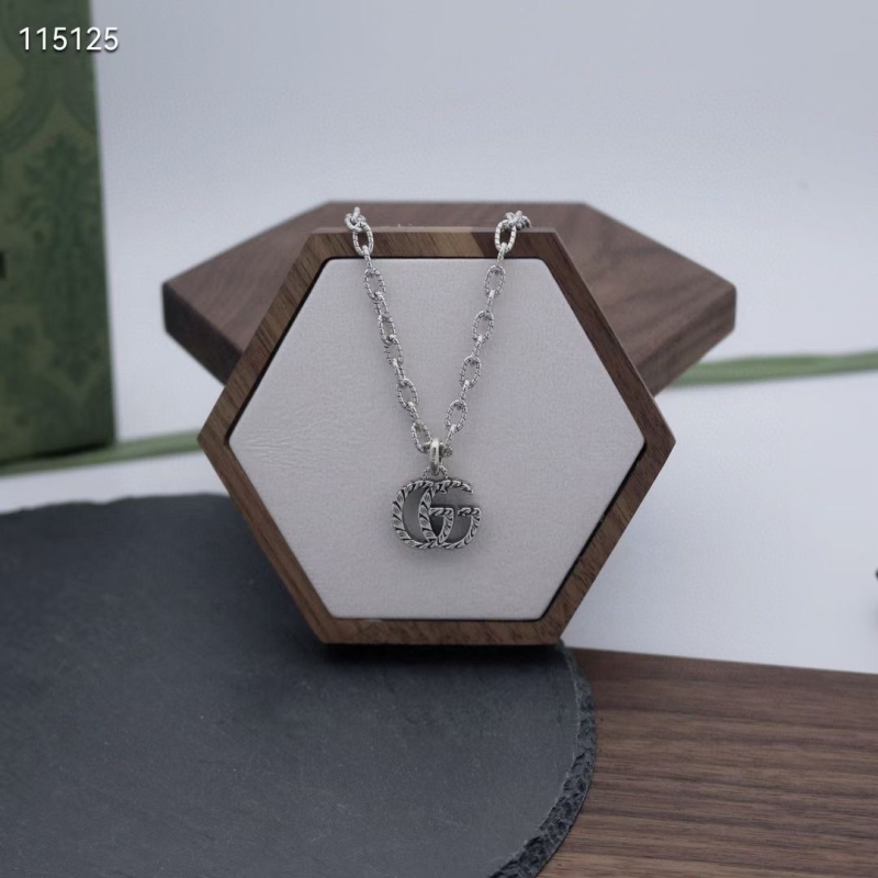 G*u*i necklaces